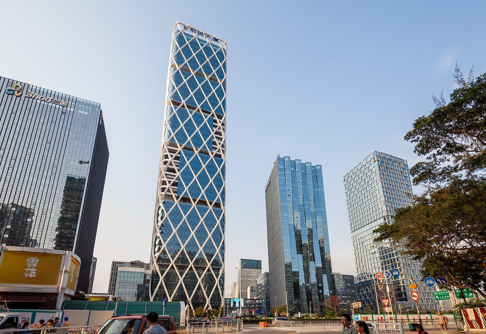 The completed tower among its neighbours, seen from street level